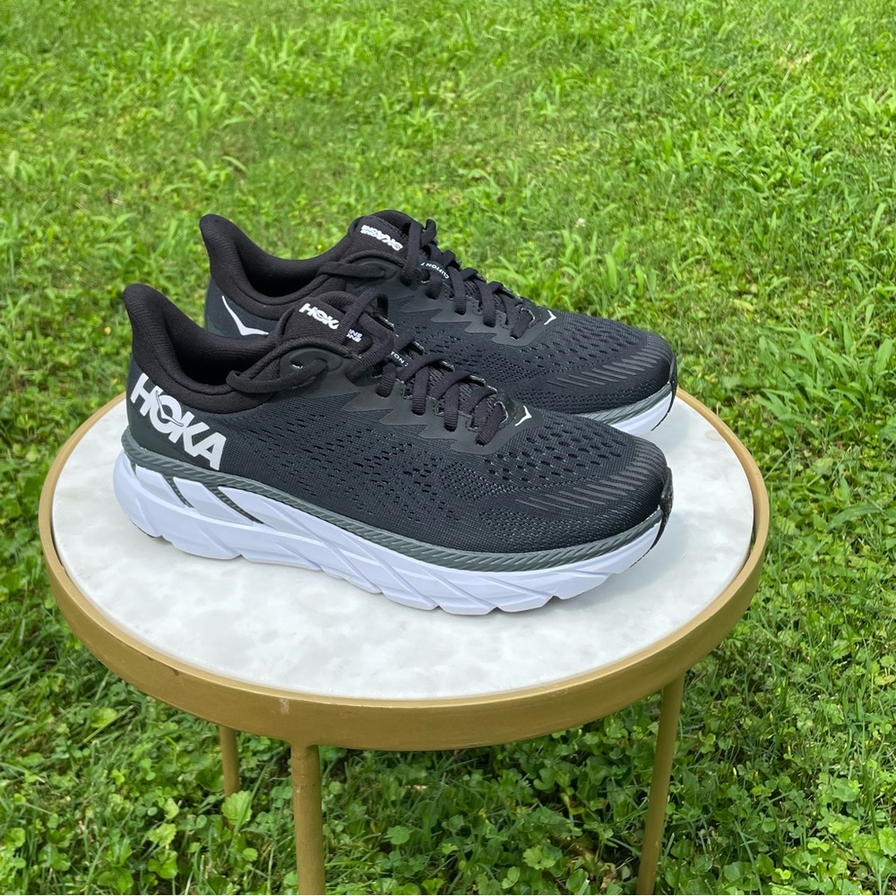 Hola one one Clifton 7 black / white women’s size 8.5 wide